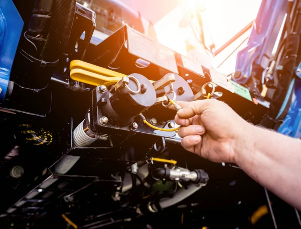 Motor de cosechadora. Cadenas de engranajes y nuevos mecanismos modernos . —  Fotos de Stock