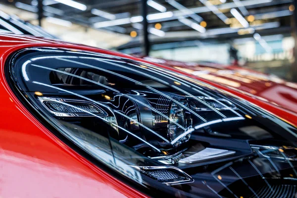 Faros y detalles del coche deportivo rojo —  Fotos de Stock