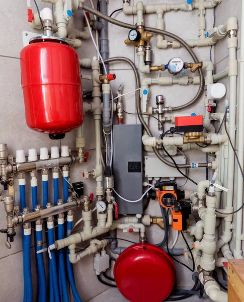 Moderno sistema de calefacción en sala de calderas. Unidad de control automático . —  Fotos de Stock