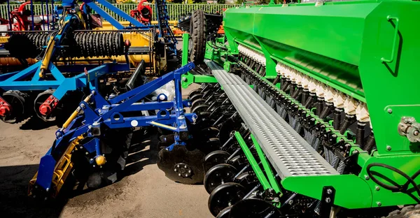 Máquinas e equipamentos agrícolas modernos. Dados industriais . — Fotografia de Stock