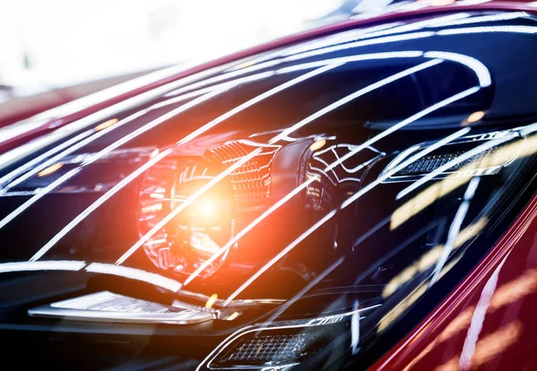 レッドスポーツカーのヘッドライトと詳細 — ストック写真