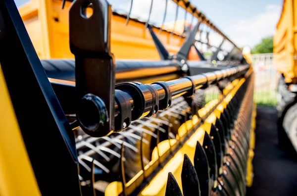 Máquinas e equipamentos agrícolas modernos. Colheitadeira . — Fotografia de Stock