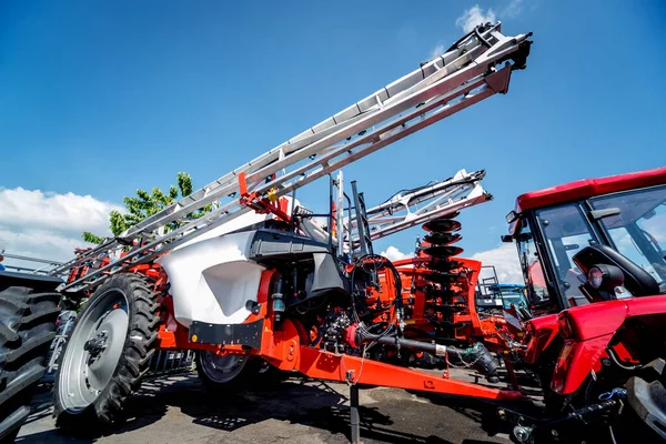 Moderne landbouwmachines en -uitrusting. Industriële gegevens. — Stockfoto