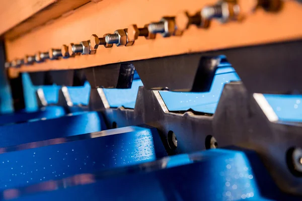 Metalen plaat vormen machine in de moderne metaalbewerking fabriek. — Stockfoto