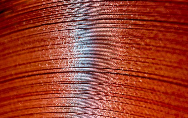 압착 된 금속줄은 판 강철로 되어 있다. — 스톡 사진