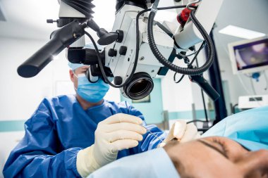 Timpanoplasti timpanik zarın mesotympanitis içindeki bütünlüğünü onarmak için.