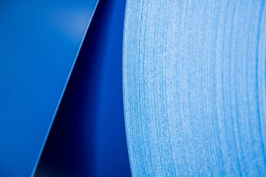 Kıvrımlı metal çizgileri çelikten yapılmıştır..