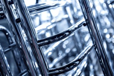 Metal boru inşaatının endüstriyel arka planı.