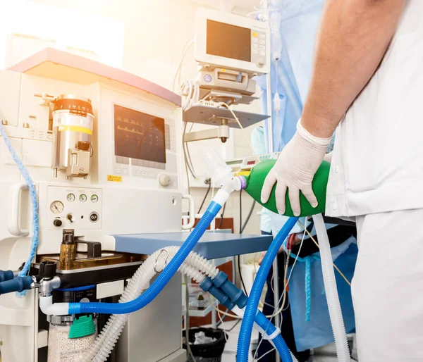 Ameliyathanede genel anestezi için ön oksijen