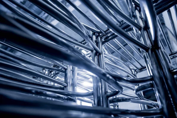 Metal boru inşaatının endüstriyel arka planı.