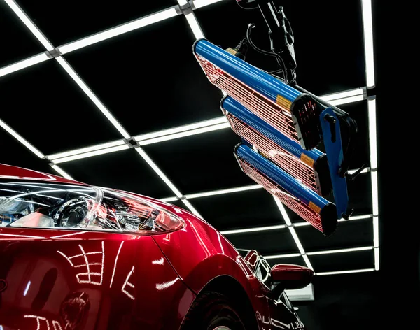 Lâmpadas infravermelhas para secagem de peças do corpo do carro após a aplicação salvar revestimento de brilho — Fotografia de Stock