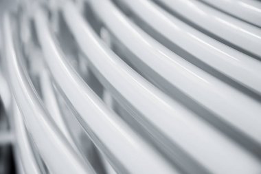 Metal boru inşaatının endüstriyel arka planı.