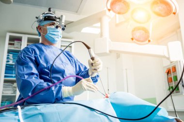 Koblasyon teknolojisiyle burun solunumunu geri getirmek için işlevsel burun cerrahisi.