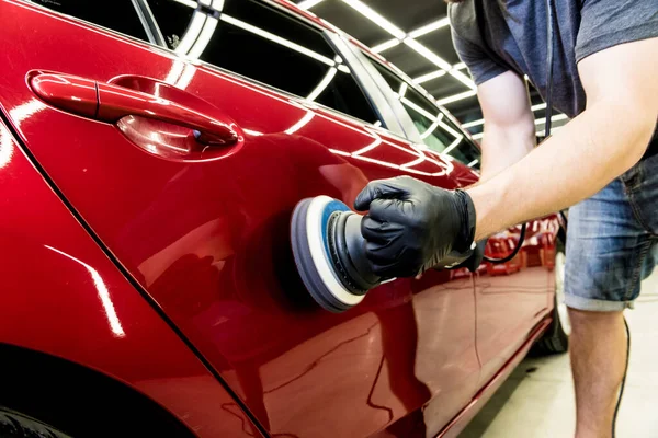 Car service worker polishes a car details with orbital polisher. — Stock Photo, Image