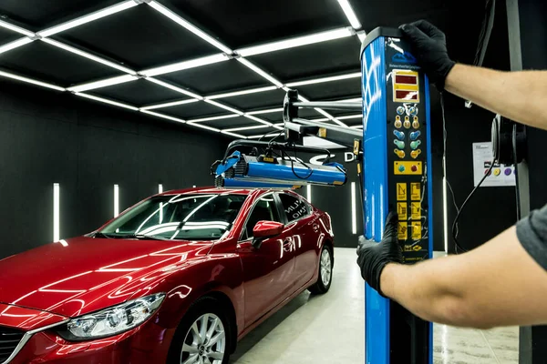 Lâmpadas infravermelhas para secagem de peças do corpo do carro após a aplicação salvar revestimento de brilho — Fotografia de Stock