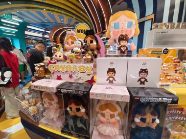 BANGKOK, THAILAND - 20 AĞUSTOS 2025: Büyük alışveriş merkezindeki Popmart Market.