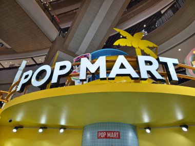 PATTAYA, THAILAND - 24 AĞUSTOS 2025: Büyük alışveriş merkezindeki Popmart Market.