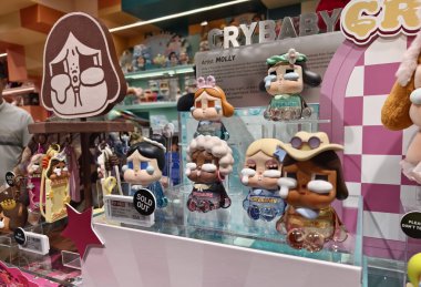 BANGKOK, THAILAND - 20 AĞUSTOS 2025: Büyük alışveriş merkezindeki Popmart Market.