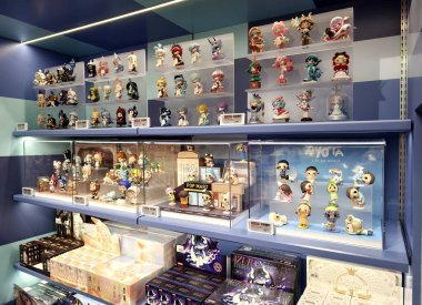 BANGKOK, THAILAND - 20 AĞUSTOS 2025: Büyük alışveriş merkezindeki Popmart Market.