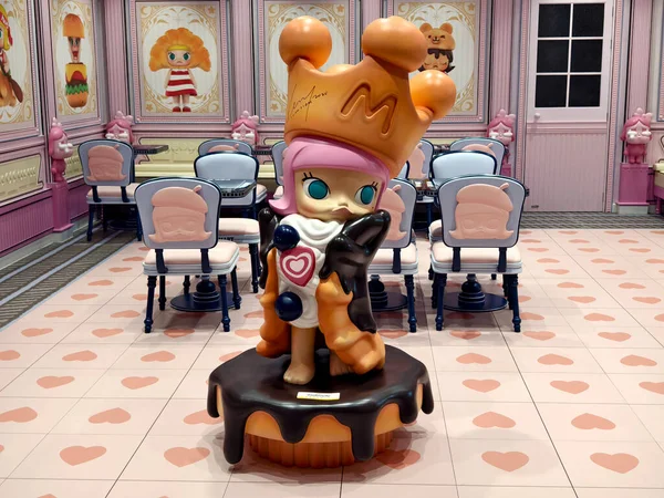 BANGKOK, THAILAND - 20 AĞUSTOS 2025: Büyük alışveriş merkezindeki Popmart Market.