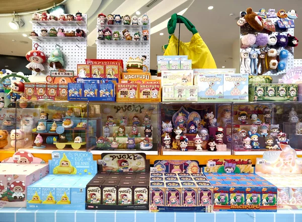 PATTAYA, THAILAND - 24 AĞUSTOS 2025: Büyük alışveriş merkezindeki Popmart Market.