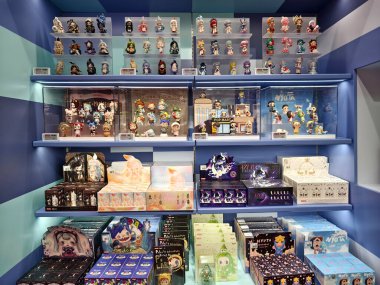 BANGKOK, THAILAND - 20 AĞUSTOS 2025: Büyük alışveriş merkezindeki Popmart Market.