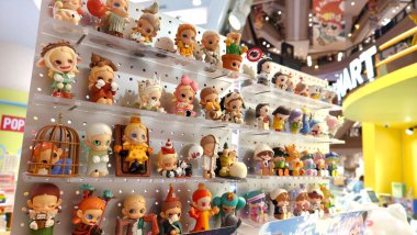 PATTAYA, THAILAND - 24 AĞUSTOS 2025: Büyük alışveriş merkezindeki Popmart Market.