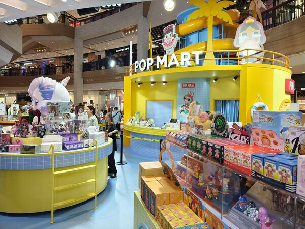 ПАТТАЯ, Таиланд - 24 августа 2025 года: Магазин бренда Popmart в крупном торговом центре.