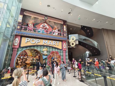 BANGKOK, THAILAND - 20 AĞUSTOS 2025: Büyük alışveriş merkezindeki Popmart Market.