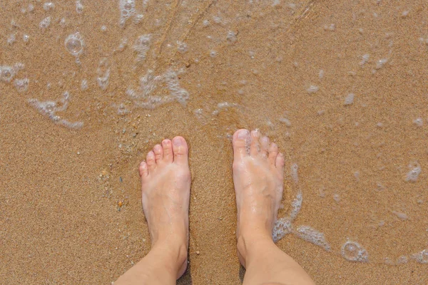 Bare Female Feet Shore Washed Sea — Stock Photo, Image