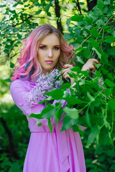 Schöne Mode Modell Mädchen Mit Bunt Gefärbten Haaren Und Perfektem — Stockfoto