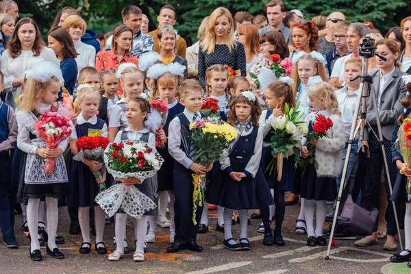 Novokuznetsk Kemerowo Rosja Sep 2018 Spotkanie Pierwszej Klasy Uczniowie Nauczyciel — Zdjęcie stockowe