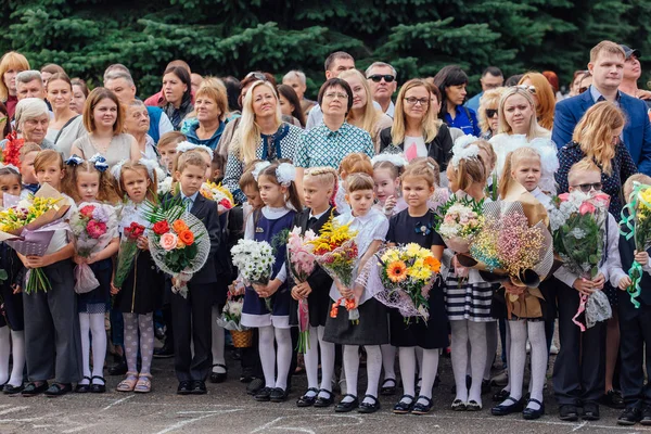 Novokuznetsk Kemerowo Rosja Sep 2018 Spotkanie Pierwszej Klasy Uczniowie Nauczyciel — Zdjęcie stockowe