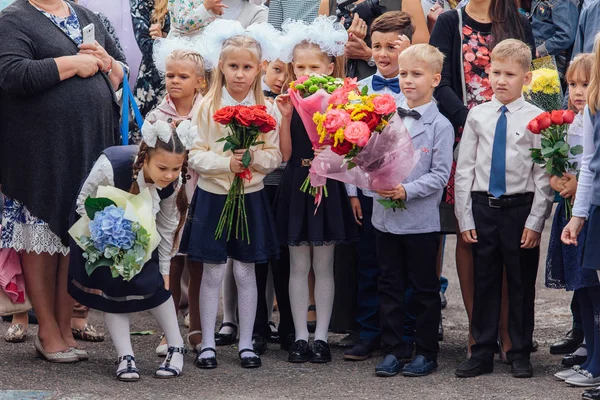 Novokuznetsk Kemerowo Rosja Sep 2018 Spotkanie Pierwszej Klasy Uczniowie Nauczyciel — Zdjęcie stockowe