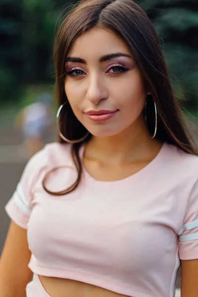 Retrato Una Joven Atractivamiddle Mujer Oriental Con Maquillaje Pelo Largo — Foto de Stock