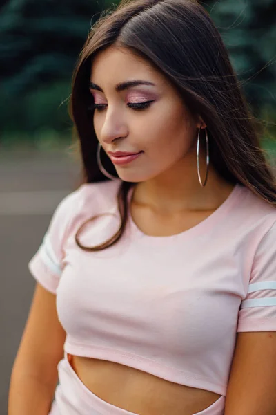 Retrato Una Joven Atractivamiddle Mujer Oriental Con Maquillaje Pelo Largo — Foto de Stock