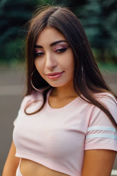 Retrato Una Joven Atractivamiddle Mujer Oriental Con Maquillaje Pelo Largo — Foto de Stock