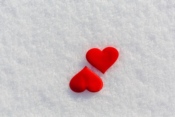 Två Röda Hjärtan Glittrande Snö Vilentine Day Tema Symbolen För — Stockfoto