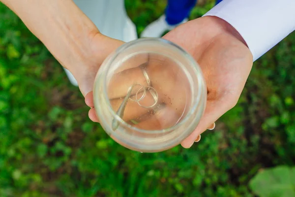 Hands Bride Groom Holding Small Aquarium Gourami Fish Wedding Rings — Stock Photo, Image