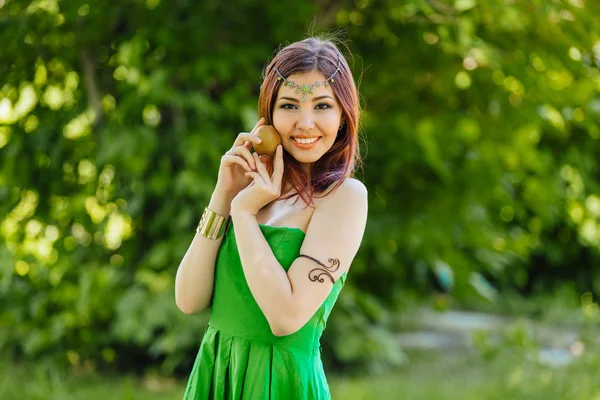 Porträt Einer Schönen Jungen Asiatischen Frau Die Wie Eine Prinzessin — Stockfoto