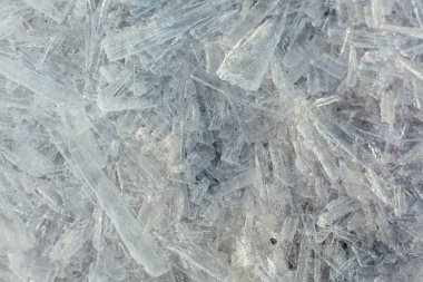 Şaşırtıcı soyut kırık buz kristalleri doku. Açık eriyen buz arka plan. Kopya alanı.