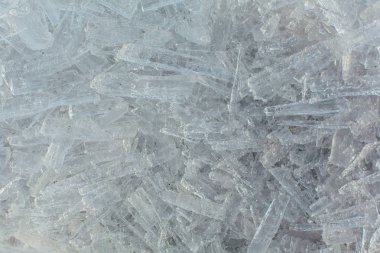 Şaşırtıcı soyut kırık buz kristalleri doku. Açık eriyen buz arka plan. Kopya alanı.
