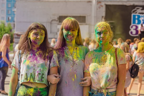 Novokuznetsk Región Kemerovo Rusia Agosto 2018 Grupo Jóvenes Festival Colores — Foto de Stock