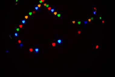 Renkli soyut kalp şekli mevsimlik bokeh geceleri