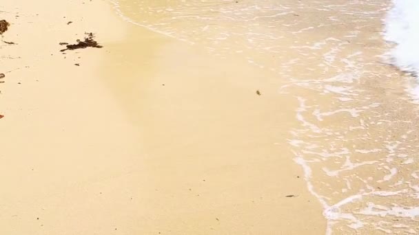 Petites vagues sur la plage, golfe de Thaïlande .