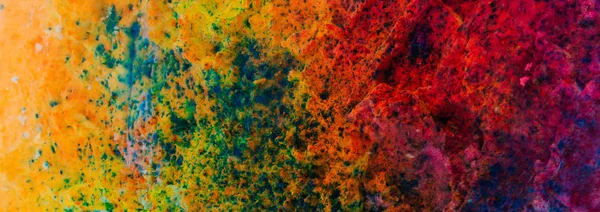 Fond de bannière de poudre Holi colorée sur la neige — Photo