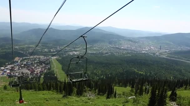 Empty chairs of ski lift at summer time — Stock Video