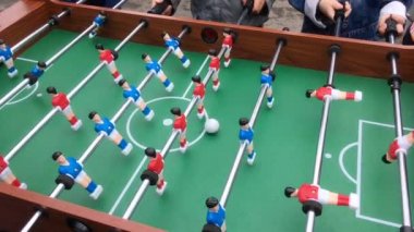 Çocuklar vurucu oyunu oynuyorlar