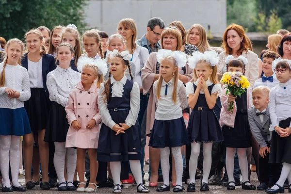 Novokuzněck, Kemerovo region, Rusko-září, 1, 2018: první září-den poznání v Rusku. — Stock fotografie