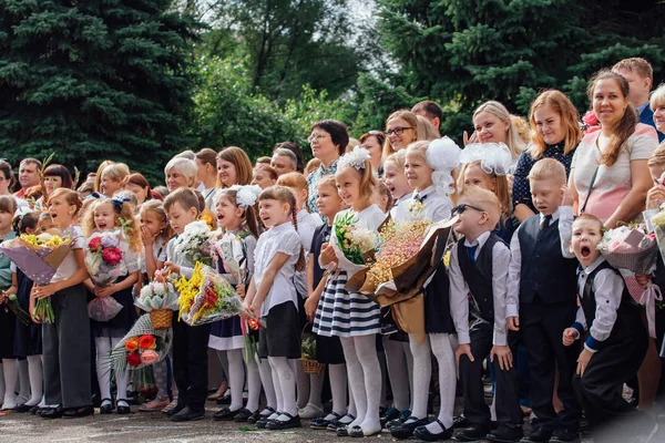 Nowokuźnieck, Kemerowo region, Rosja-SEP, 1, 2018: wrzesień pierwszy-dzień wiedzy w Rosji. — Zdjęcie stockowe